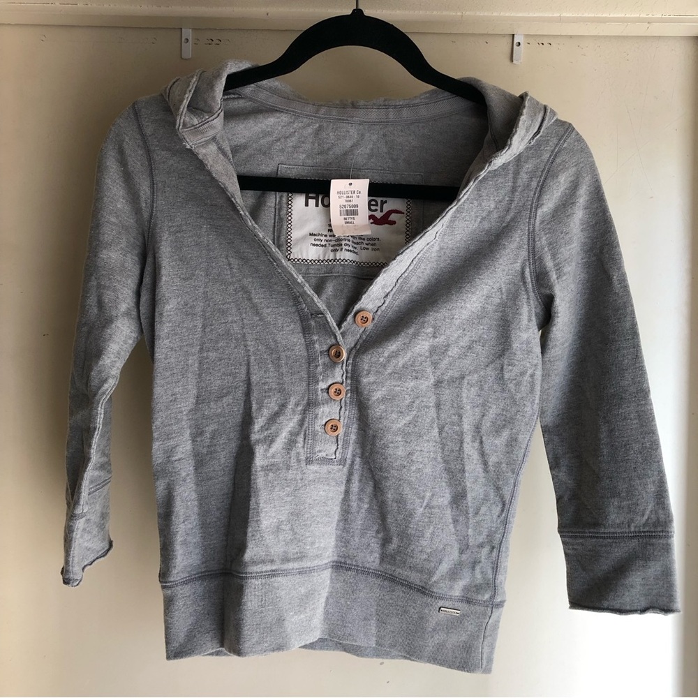 NWT Hollister Cropped V Neck Buttoned Hoodie